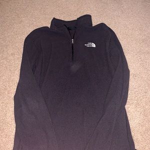 North face half zip, a little thin, the gray areas are just the flash